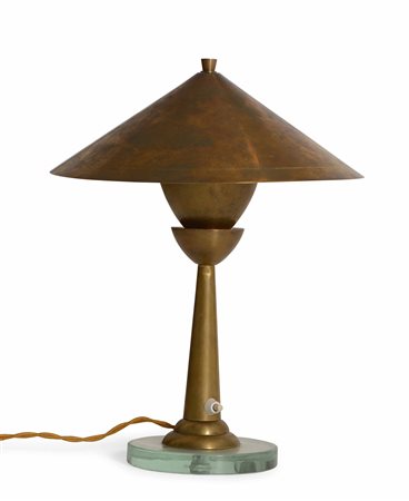 Lampada tavolo con struttura e diffusore in ottone e base in cristallo molato., 
