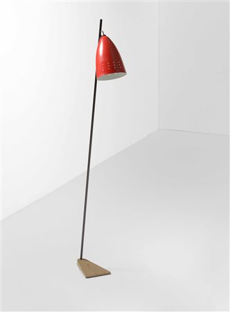 Lampada da terra con struttura in metallo laccato, diffusore in metallo laccato e base in ottone., 