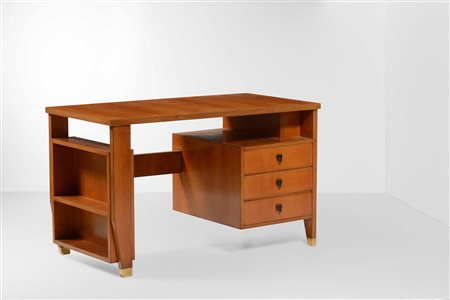 Scrivania in legno con puntali in ottone., 