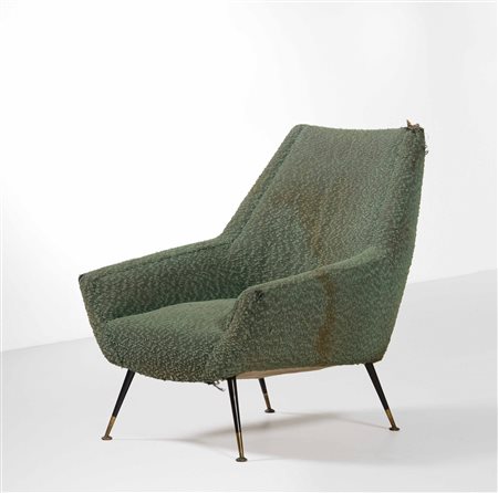 Poltrona con struttura in legno e sostegni in metallo laccato e ottone, rivestimento in tessuto., 