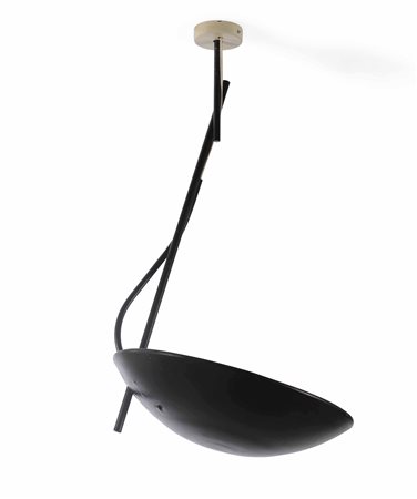 Lampada a sospensione con struttura e paralume in metallo laccato., 