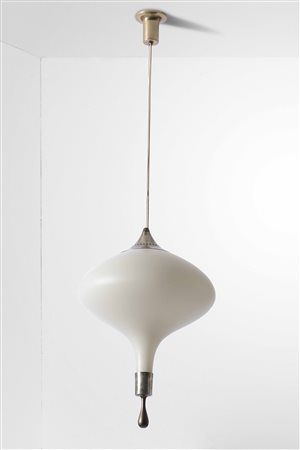 Lampade a sospensione, altezza regolabile, diffusore in vetro opalino, particolari in ottone nichelato., 