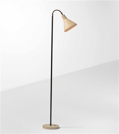 Lampada da terra con struttura in ottone, diffusore orientabile in metallo laccato e base in marmo., 