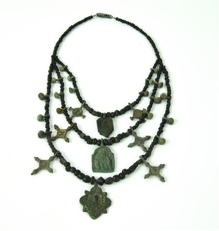 COLLANA VICHINGA DATAZIONE: X-XIII sec. d. C. MATERIA E TECNICA: pasta...
