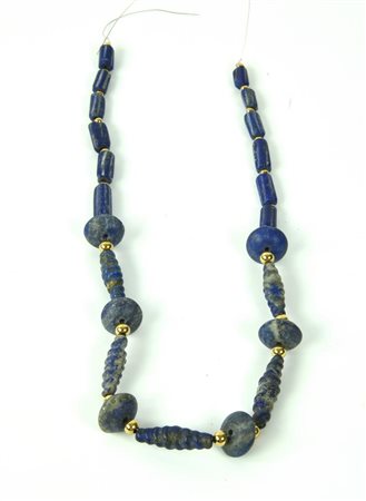COLLANA IN LAPISLAZZULI DATAZIONE: XVIII-XIX sec. d. C. MATERIA E TECNICA:...