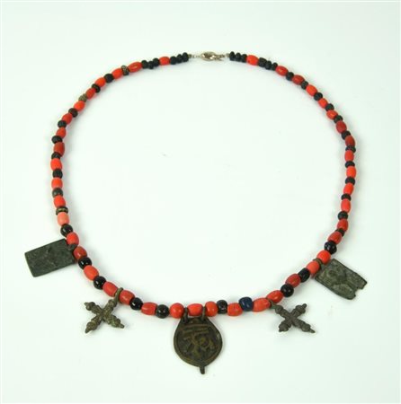 COLLANA VICHINGA DATAZIONE: X-XIII sec. d. C. MATERIA E TECNICA: pasta...