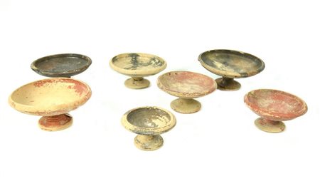 SETTE PIATTELLI A VERNICE NERA E ROSSA DATAZIONE: IV-III sec. a. C. MATERIA E...