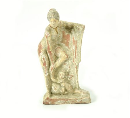 VENERE CHE SI SLACCIA IL SANDALO DATAZIONE: IV-III sec. a. C. MATERIA E...