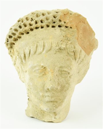 TESTA MASCHILE DATAZIONE: IV sec. a. C. MATERIA E TECNICA: argilla depurata...