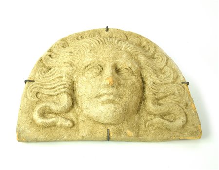 ANTEFISSA TARANTINA DATAZIONE: IV sec. a. C. MATERIA E TECNICA: argilla...