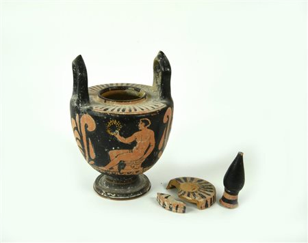 LEBES GAMIKOS APULO A FIGURE ROSSE DATAZIONE: seconda metà IV sec. a. C....