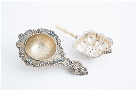 Two 800 silver strainers, gr. 118 ca.