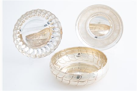 Three silver bowls, gr. 750 ca. 20th century