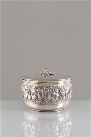 800 silver bowl and lid, gr. 935 ca. 20th century