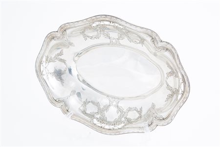 Silver centrepiece, gr. 796 ca. Late 19th c.