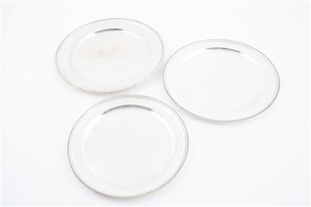 Three 800 silver plates, gr. 2645 ca. 