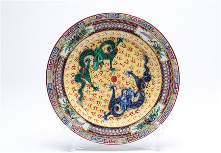 Porcelain plate. China. Early 20th century