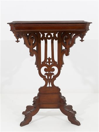 Wooden gueridon. Early 19th century