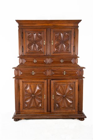 Wooden cupboard. Piedmont/Lombardy. Late 17th c