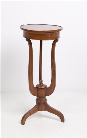 Wooden gueridon. 19th century