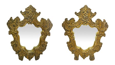 Coppia di specchiere in cornice in legno dorato