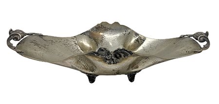 Centrotavola in argento. Gr. 614 H cm 9,8x30x20