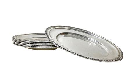N 6 piatti in argento, bordati a cordoncino.