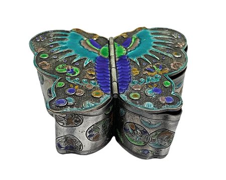 Piccola scatola in argento e smalti raffigurante farfalla cinese