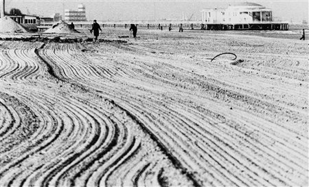 Mario Giacomelli (1925-2000)  - Paesaggio, 1975/1985