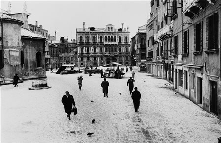 Gianni Berengo Gardin (1930)  - Venezia, Campo Santa Maria Formosa, years 1960