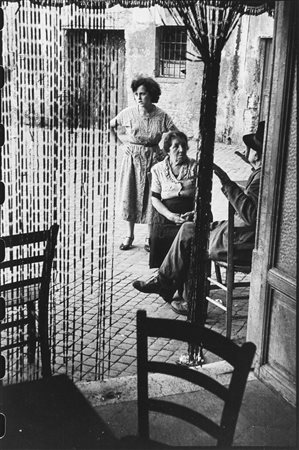 Henri Cartier-Bresson (1908-2004)  - Roma. Piazza del piccolo caballo, 1952