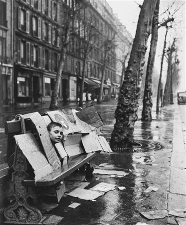 Robert Doisneau (1912-1994)  - Enfant dans la rue, years 1950