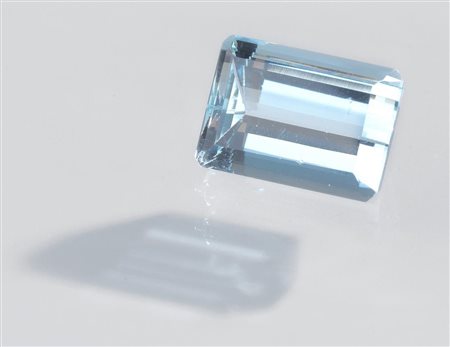 ACQUAMARINA CT 8.72 di forma rettangolare ad angoli tronchi, taglio a...