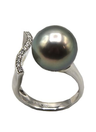 ANELLO CON PERLA GRIGIA TAHITI E DIAMANTI in oro bianco 18kt, con perla...