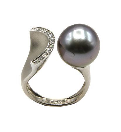ANELLO CON PERLA GRIGIA TAHITI E DIAMANTI in oro bianco 18kt, con perla...