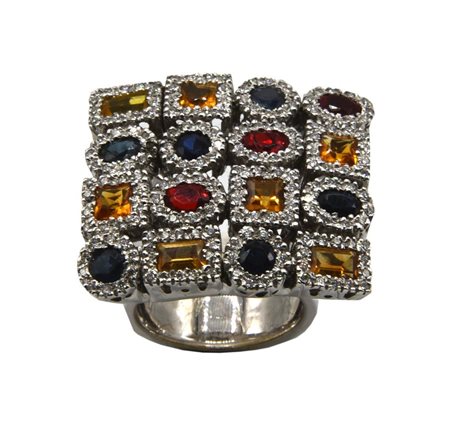 ANELLO CON ZAFFIRI BLU, RUBINI, CITRINI E DIAMANTI in oro bianco 18kt, con...