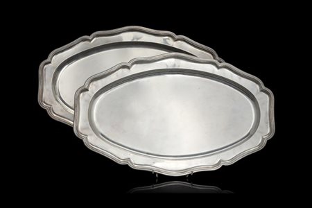 Coppia di pesciere in argento di forma ovale con bordi sagomati. San Pietroburg