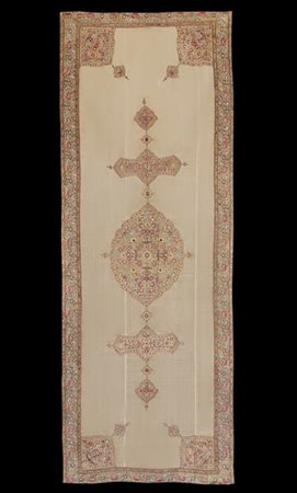 Grande pannello, ricamo in seta policroma lanciata su fondo taffetà di cotone.