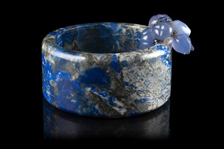 Alfredo Ravasco Ciotola in lapislazzulo, decoro a tutto tondo con melograni e fo
