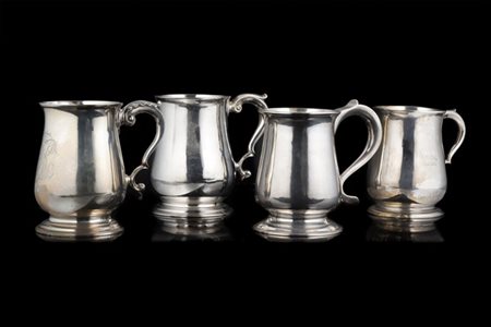 Lotto composto da quattro boccali in argento liscio con ansa mossa. Londra, sec