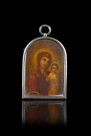 Arte russa, secolo XIX. Icona da viaggio a pendente raffigurante Madonna con Ba