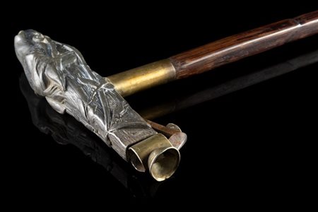 Bastone da passeggio in bambù con presa trinciasigari in metallo a guisa di tes