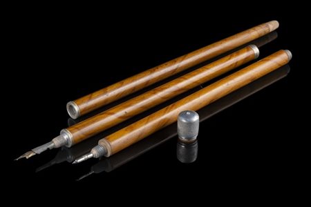 Bastone da scrittore in mogano con impugnatura a stampella in metallo decorato