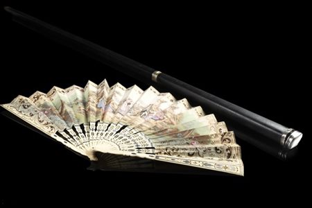 Bastone da signora in ebano con pomolo in argento iscritto "Louvre" celante ven