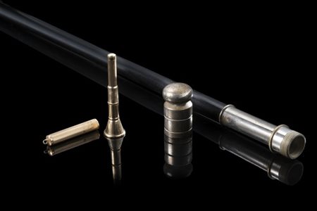 Bastone in legno ebanizzato con impugnatura in argento sbalzato svitabile celan