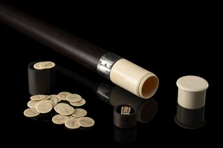 Bastone da giocatore in ebano con pomolo in avorio tornito svitabile celante da