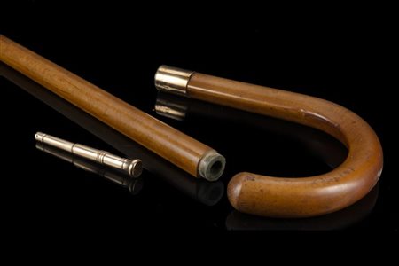 Bastone da fumatore in malacca con presa ricurva celante bucasigari marcato E.