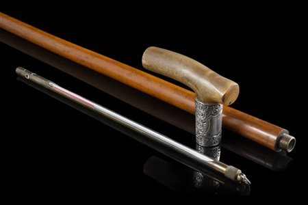 Bastone in malacca con presa in corno svitabile contenente un termometro in gra