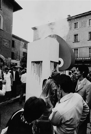 Ugo Mulas (1928-1973)  - Valentinta Berardinone, Antimonumento alla vittoria , 1969