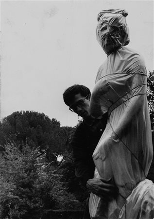 (rif.) Christo - Christo, Packed Venus, Villa Borghese, Roma 1963